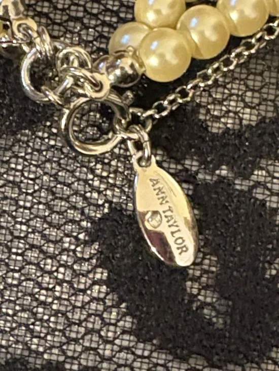 Ann Taylor Vintage Style Pearl and Crystal Floral Statement Necklace ~NWOT - Picture 2 of 6